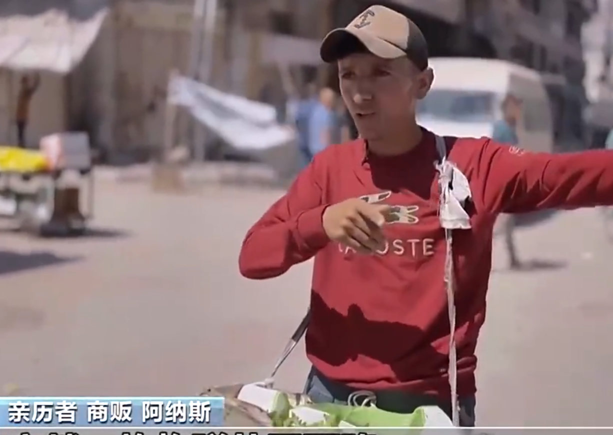 加沙餐馆被炸，三十多人没了，八十多人受伤。
更可怕的是，二次轰炸瞄准了救援者。