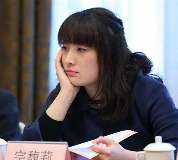 娃哈哈风波根源是家族企业的后遗症，阻碍变革发展！
其实很多人都没有看懂根源，只是