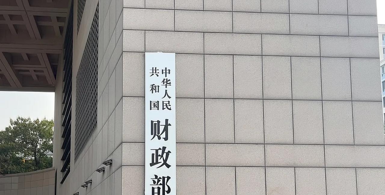 中国买入美债
根据美国财政部公布的数据，1月份中国增持美债，买入20亿，规模相对