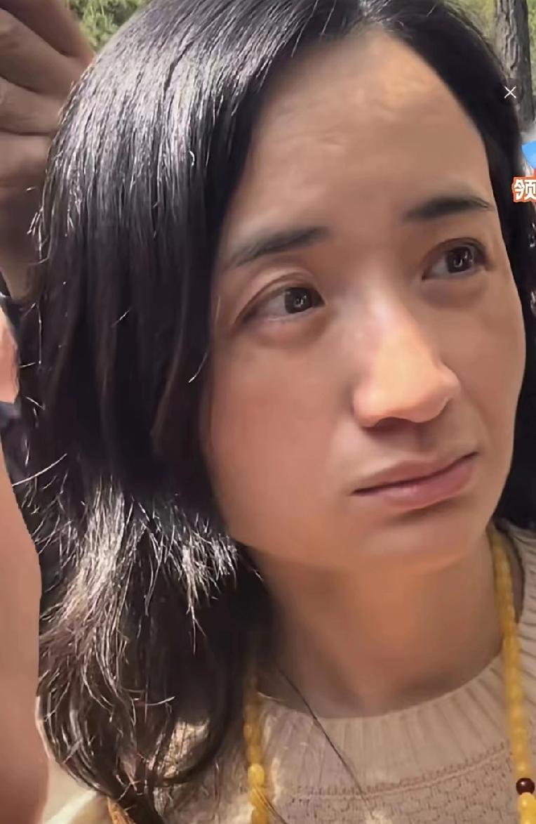 又一个大女网红雅典娜脱单了，找了一个小十岁左右的小吉哥哥，真的让人大跌眼镜。毕竟