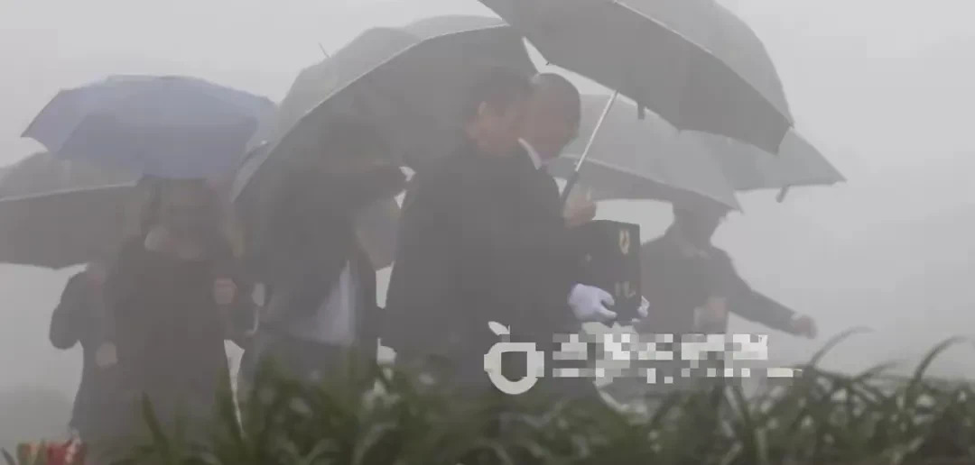 大S去世具俊晔被质疑见死不救











大S走了，具俊晔成了众矢之的