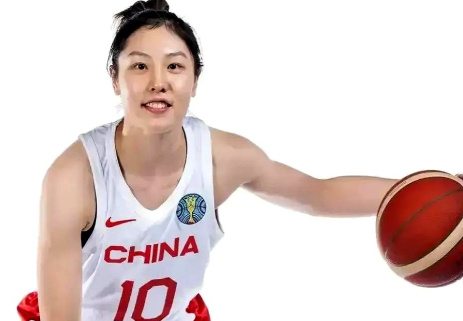女篮张茹好样的！

中国女篮张茹虽然年龄较小，但他确确实实的是一员老将了，在与韩