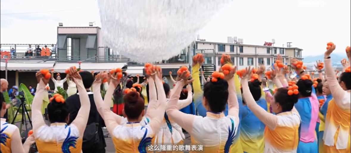 上海申花俱乐部今天公布了与云南玉昆的比赛日纪录片。可以看出在比赛前，双方球迷还是