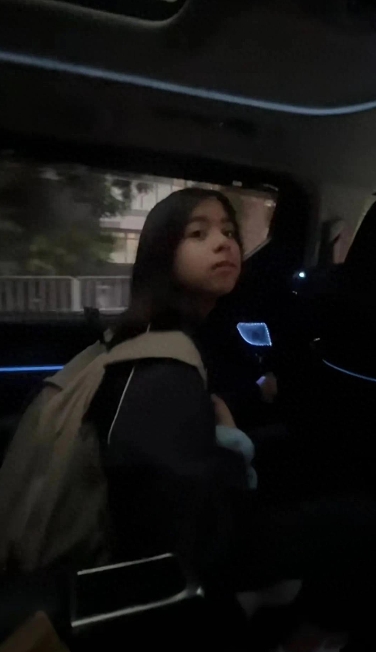 女神梁咏琪晒生活日常，万万想不到去掉女神滤镜，她真的就跟我们普通的家庭主妇一样，