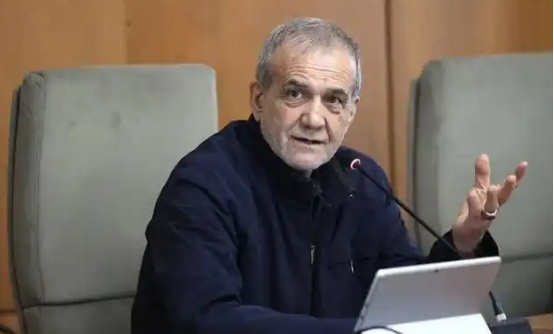 伊朗外长访华前，收到总统公开信，将发展对美关系列为优先事项。



昨天，伊朗总