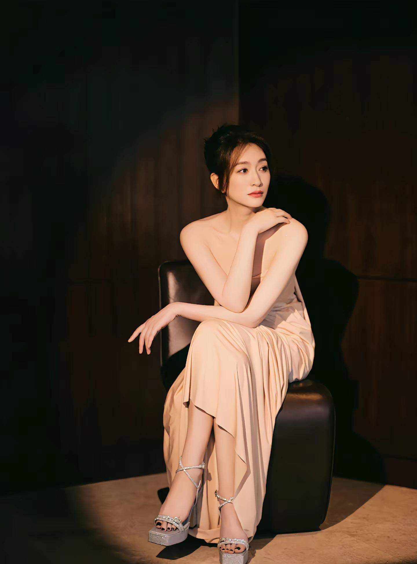 李小冉的脚引发热议











天呐！李小冉的脚居然上了热搜！这到底是