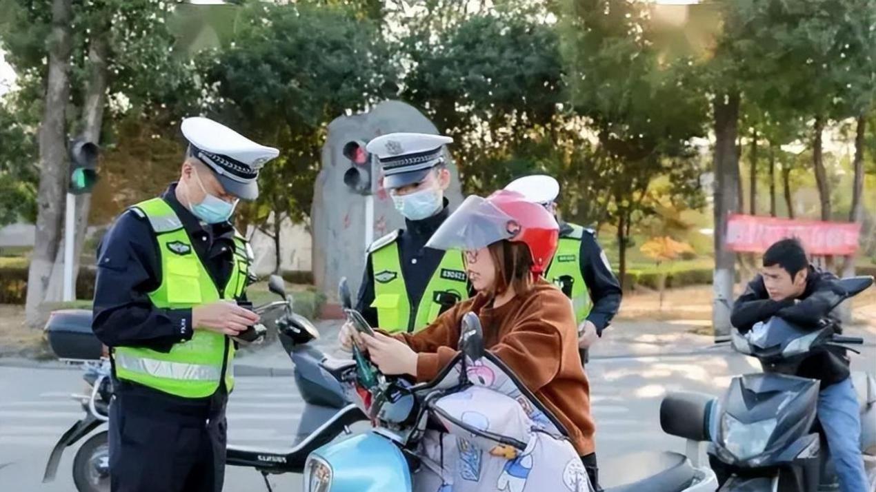 好消息，电轻摩放开路权，又一地行动，车主出行难题有解？