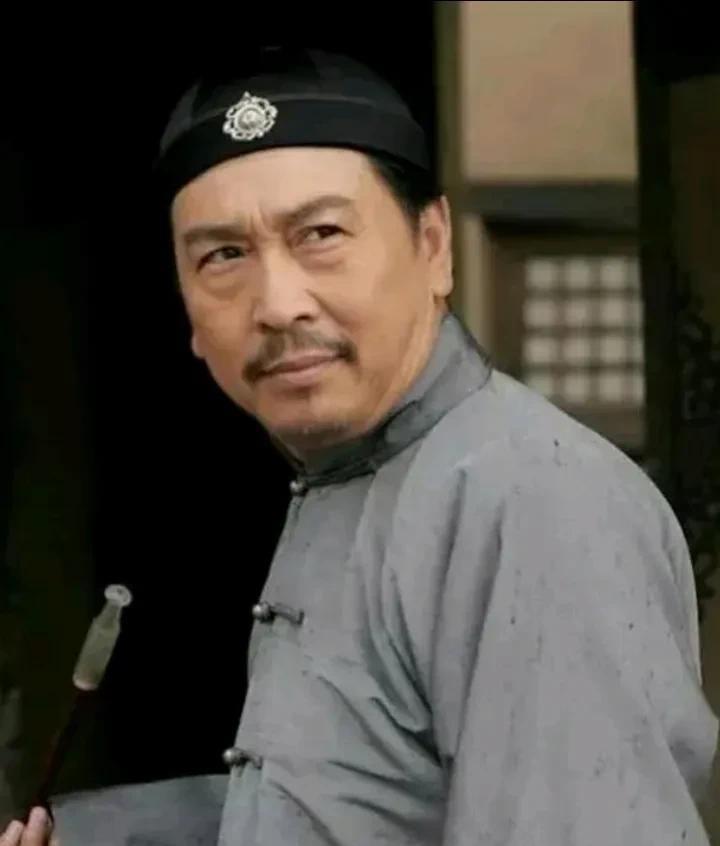 大家对这位男演员还有印象吗？
他是位老戏骨，虽然没有陈宝国那么红，演的也都是配角