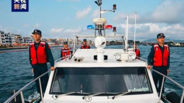 中方突然在中业岛动手，水炮打的菲律宾人哇哇乱叫，美军装聋作哑