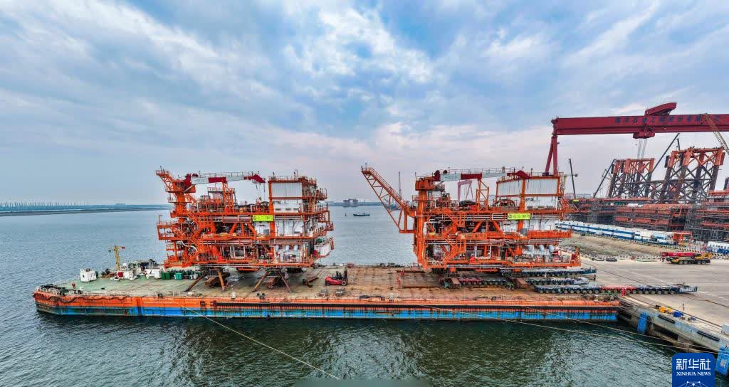 【渤海亿吨级油田海上平台陆地建造工作收官】6月1日，中国海油垦利10-2油田开发