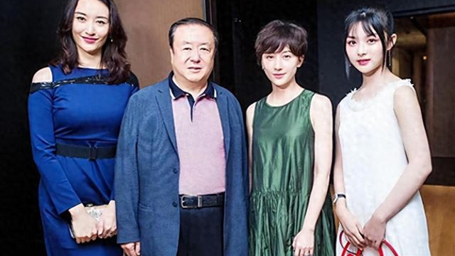 一婚娶央视主持人，二婚娶演员，三婚娶小30岁美女，64岁终于当爹