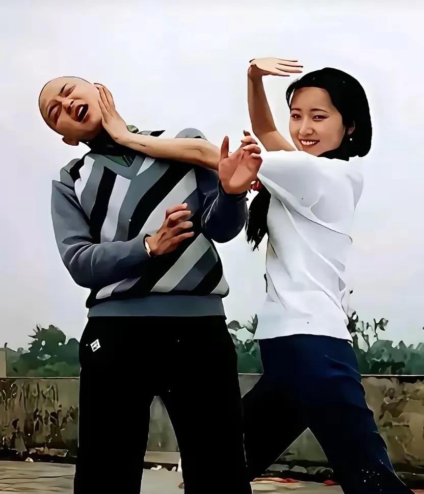 陈晓旭与欧阳奋强合作主演1987年版《红楼梦》的，那时他俩好年轻啊，一个饰“贾哥