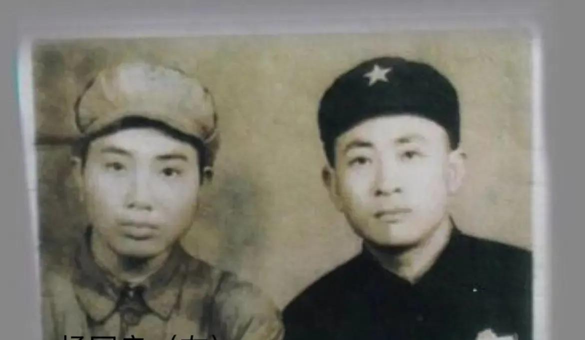 1952年11月12日，上甘岭战役中，年仅24岁的杨国良看着向他靠近的100多名