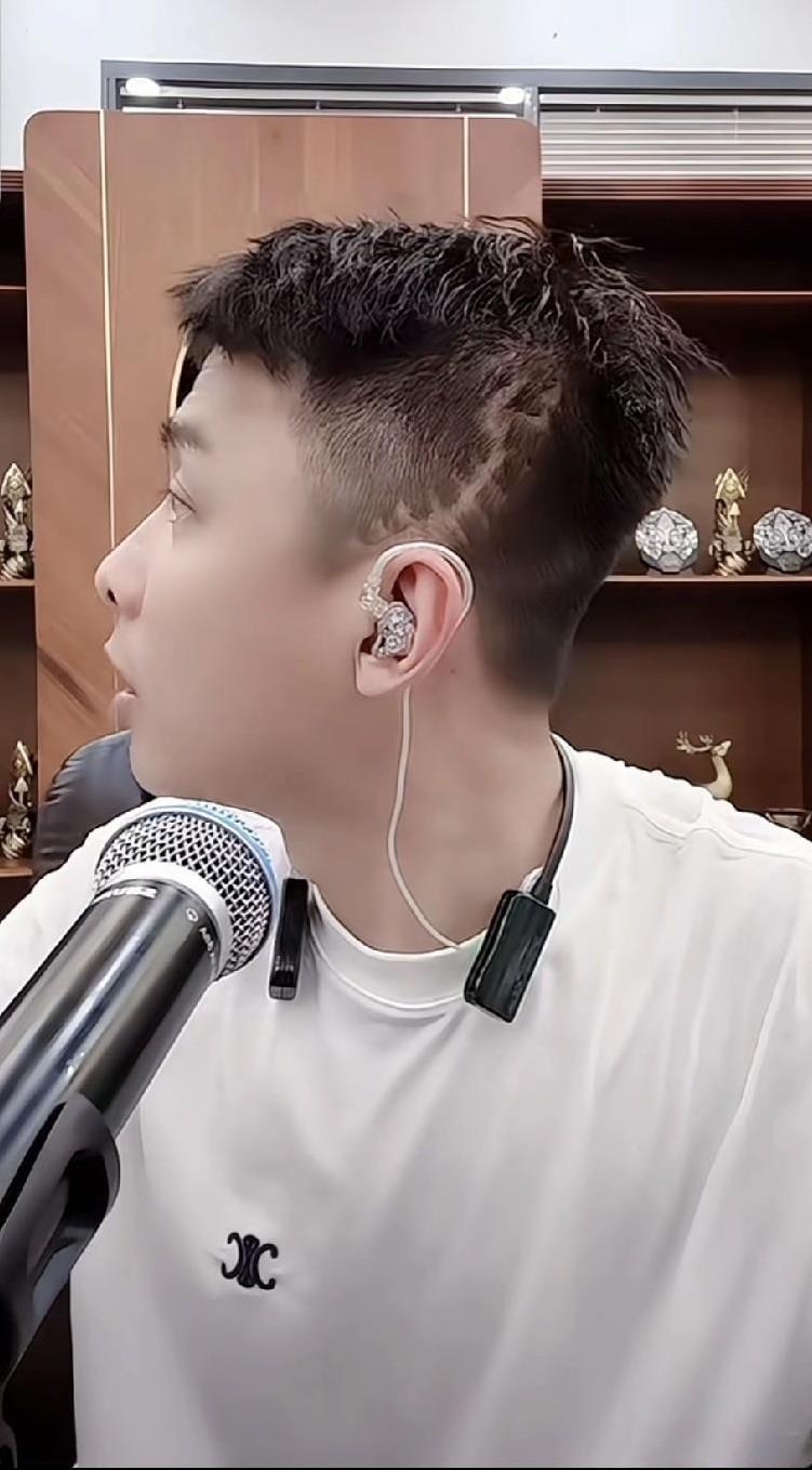 洋洋洋宁被气死也不让徒弟替自己扛旗？
昨天他又哽咽了，直言退出娜美的PK局主要是