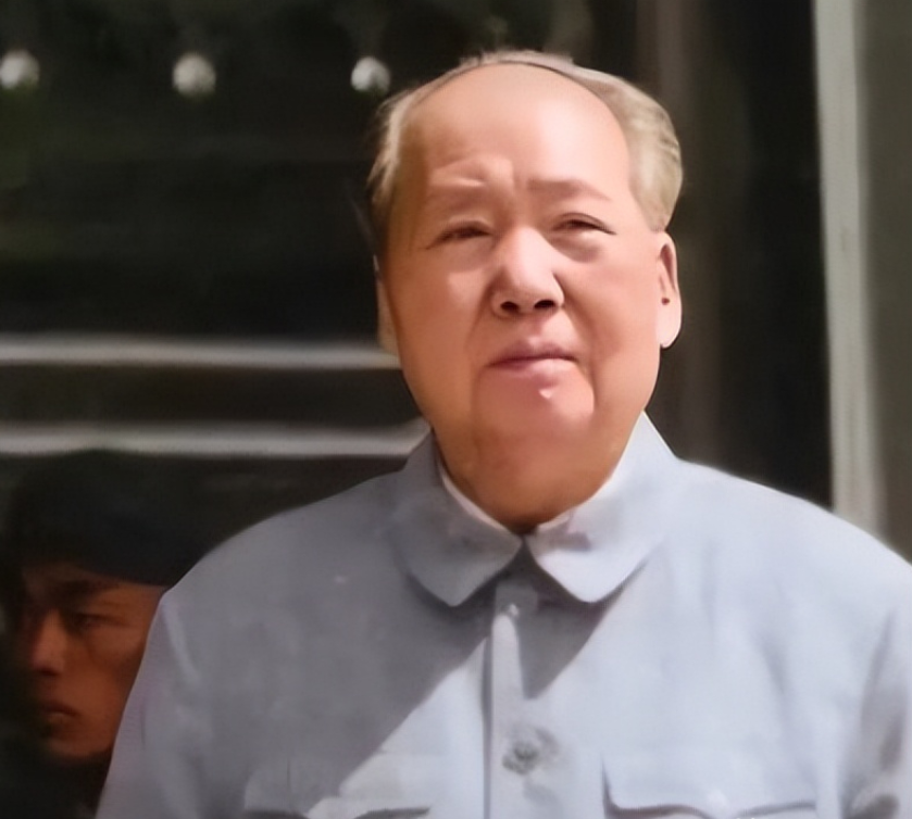 1975年，毛主席听说功德林里还有十几个顽固的国民党战犯时说：“关地这么久了，再