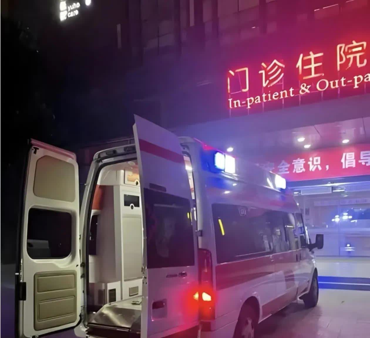 交警有十二种车一般不会拦
一、警车

二、救护车

三、消防车


