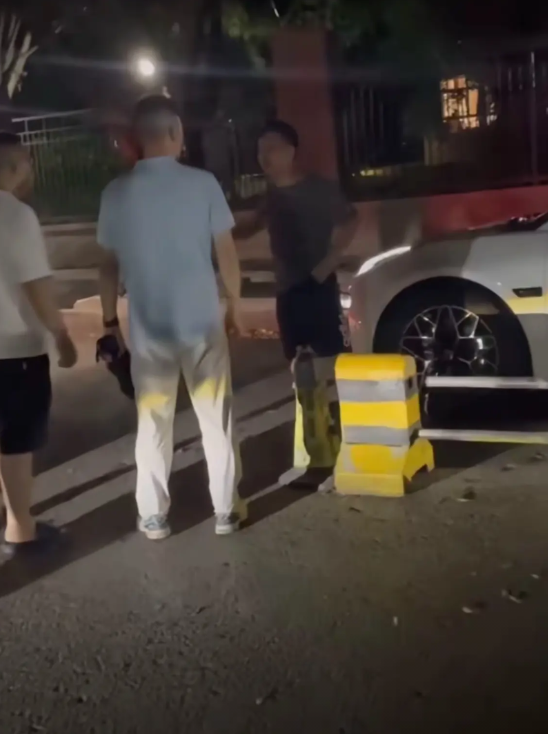 熊某第一次撞人情有可原，第二次折返撞人，就变成有理说不清，使他从原本的受害方变成