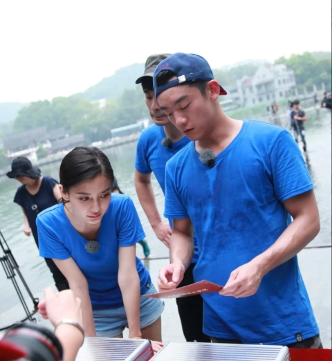 之前看跑男郑恺给我的印象是:小猎豹跑得快、老被女人骗（可能是因为综艺效果）、容易