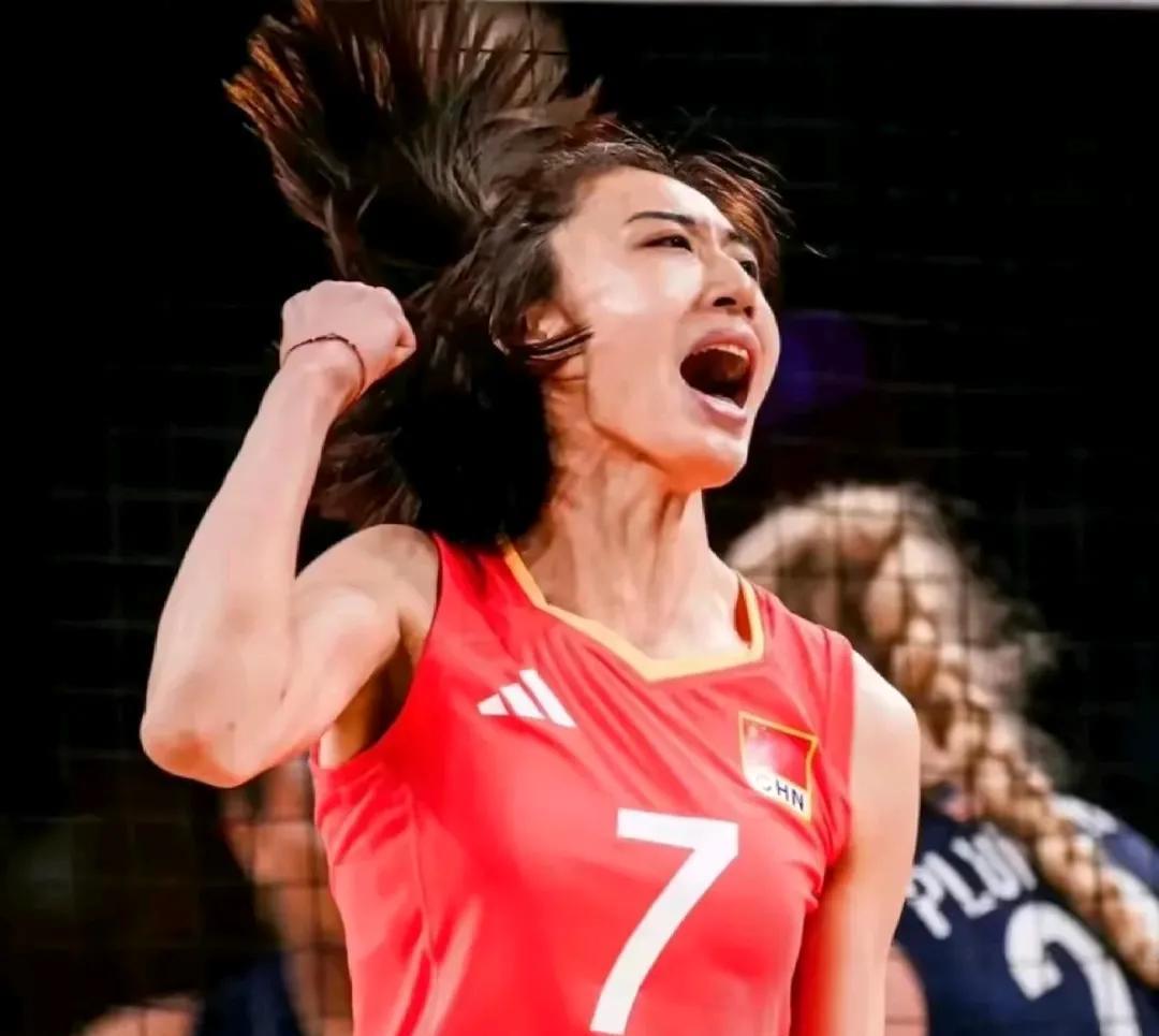 中国女排首战3：0战胜比利时，派出了以老带新的阵容，老队员有担当，小队员敢打敢拼