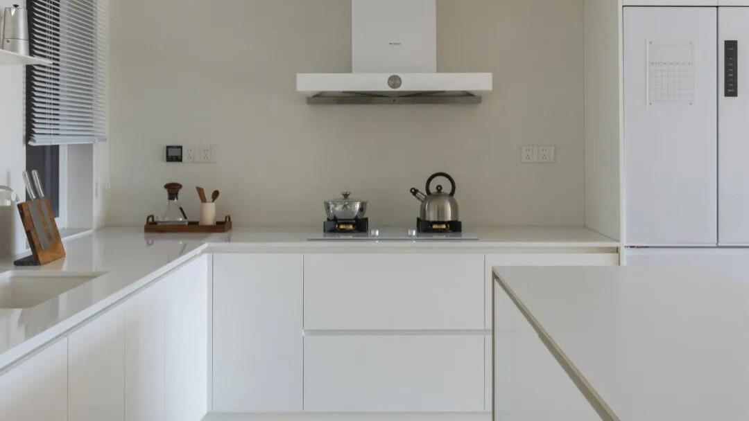 等换第二套房子，厨房绝不装吊柜！抄闺蜜家做法，美观收纳两不误