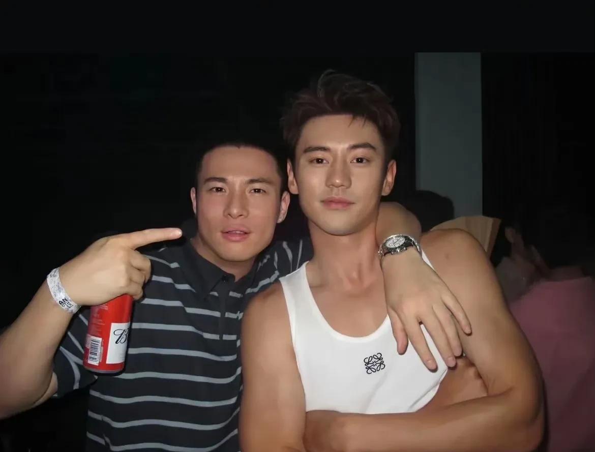 宁泽涛 美式男孩
退役这么久身材还保持这么好#帅哥#