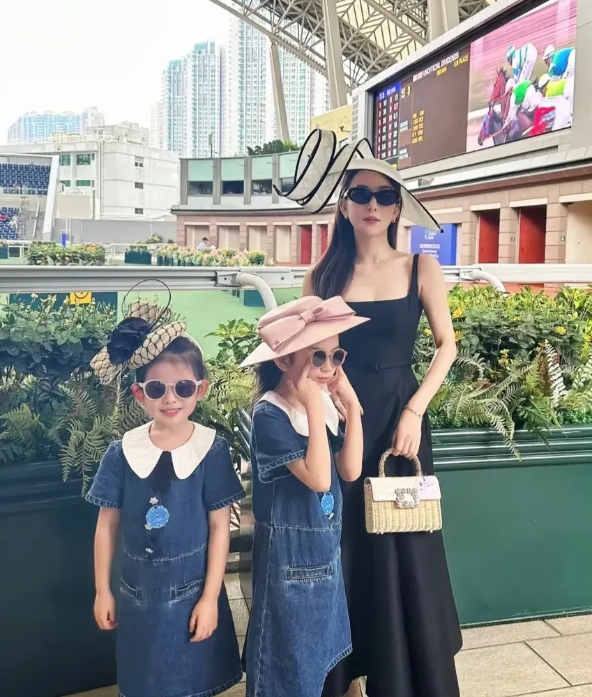 郭富城，漂亮的老婆孩子，方媛的帽子太有创意了，看着和假的一样。