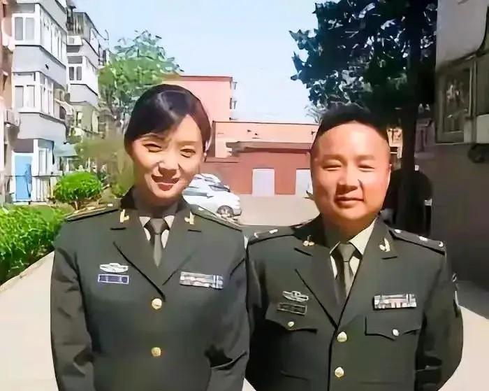 这不是神医喜来乐的徒弟德福吗？
“秀琴”梁琳琳和“德福”吴军