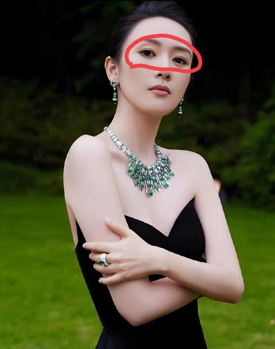 有人酸：马伊琍和孙俪都还没当过白玉兰奖的评委，39岁的童瑶凭什么能担任？
难道就