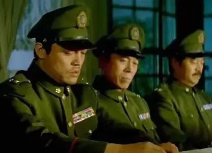 1949年12月，国民党中将李振率部起义，在谈判时见解放军干部很年轻，不高兴的说