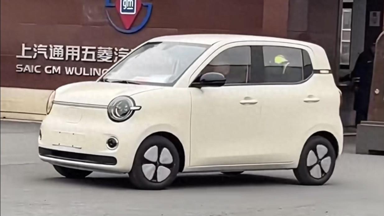 全新一代五菱宏光MINIEV实车现身，外观内饰风格大变