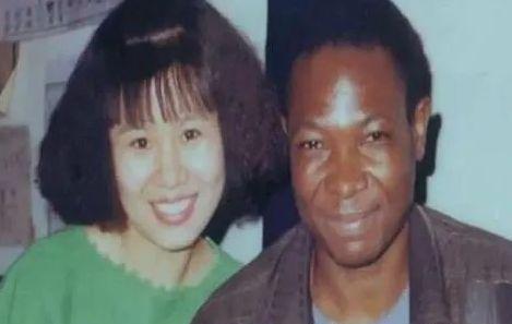 难道这就是爱情的力量？1996年，清华才女王丽红不顾父母反对远嫁乌干达老公，逼他