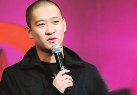 2006年，曹云金报名参加央视相声大赛，一路过关斩将杀进决赛，就在他准备拿下冠军