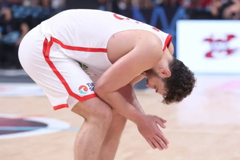 申京正负值全场最低，但凡让他和季后赛一样最后无限开火，那火箭肯定又会输了。
今天