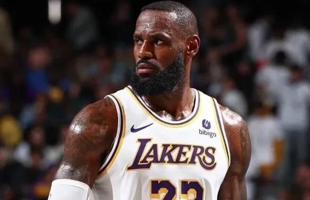 根据NBA知名记者Law Murray的报道，湖人队巨星勒布朗·詹姆斯荣获了全美