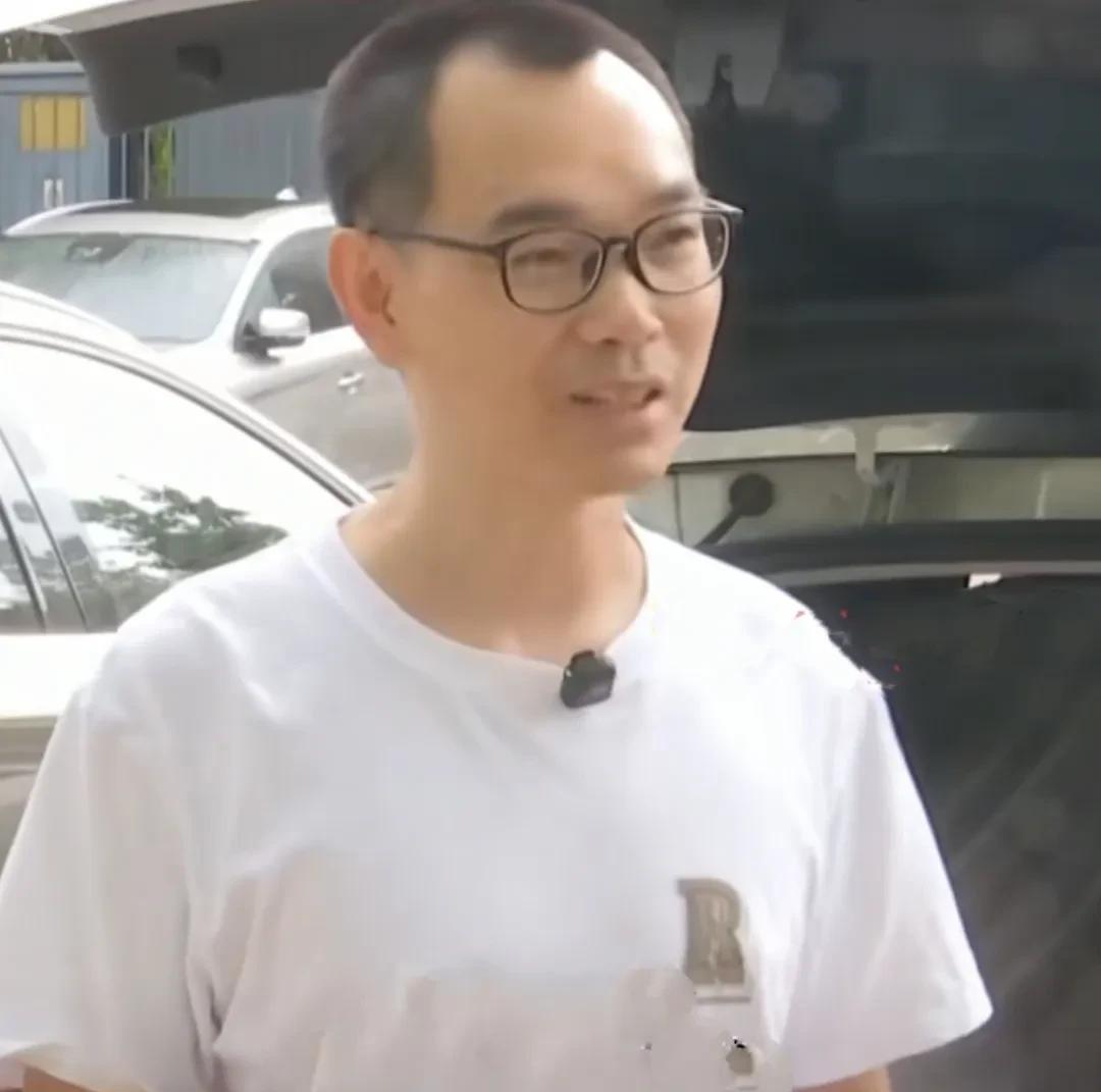 在深圳湾公园内的程序员小哥4年不租房上热搜！这位小哥是一名程序员，十分的会精打细