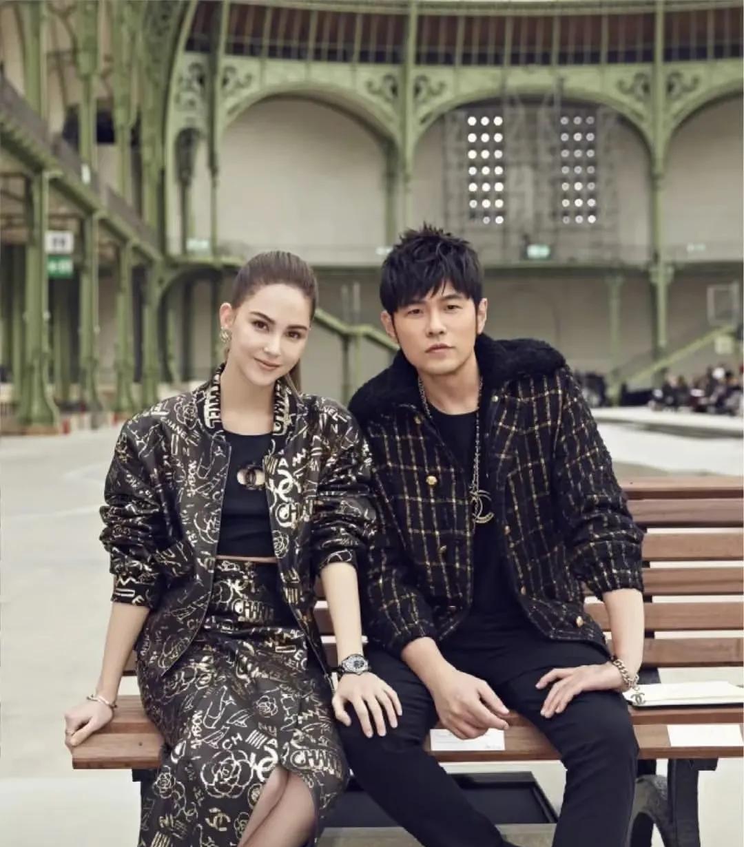 周杰伦和昆凌永远不会离婚了。
不是因为周杰伦馋她身子，
也不是因为太多财产绑在一