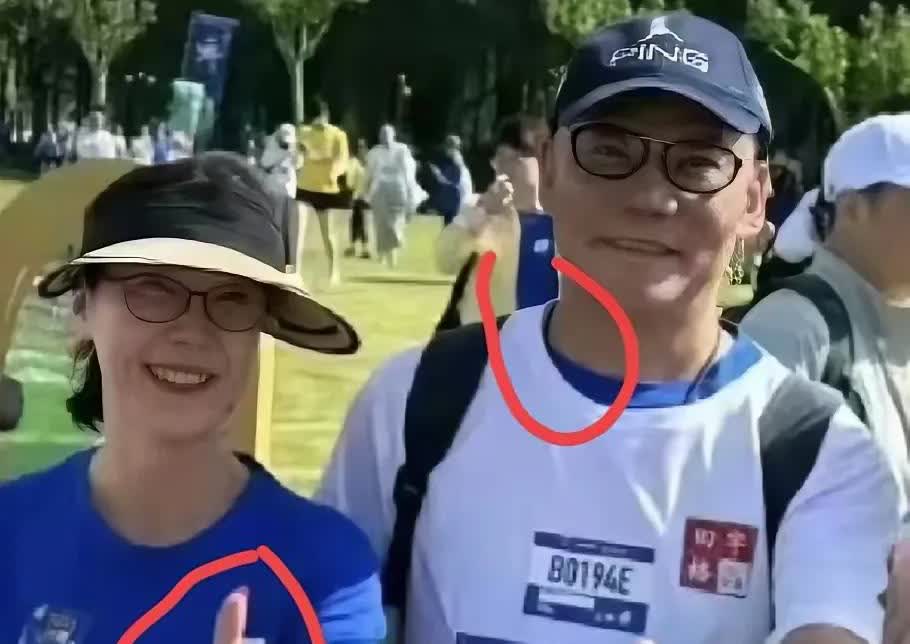这才是真正的顶级阳谋
李国庆前脚刚离婚，马上又宣布要结婚。
明明60多岁，明