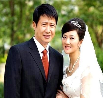 2004年，前妻嫌弃张国强没有本事赚钱，执意要和他离婚，张国强苦苦挽留，最终前妻
