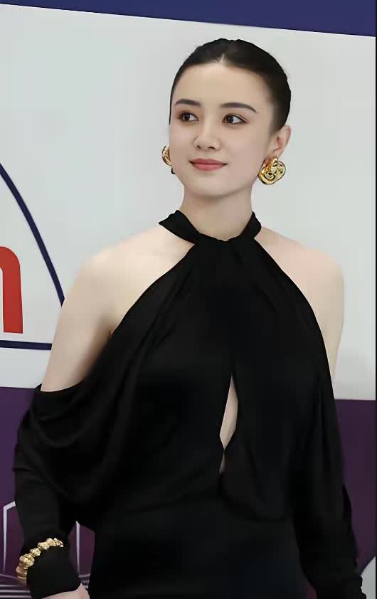 刘亦菲永远成不了下一个宋佳
虽然她是内娱颜值天花板，演技也很棒，但是缺点也很明
