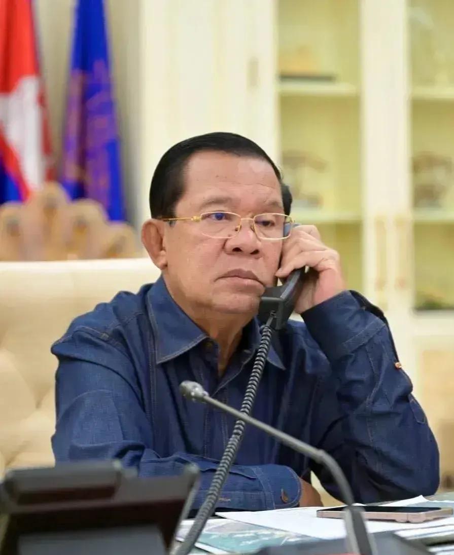 洪森赌对了，洪森曾经扬言泰国三个月内换总理，今天泰国总理佩通坦被法院判决解职了，