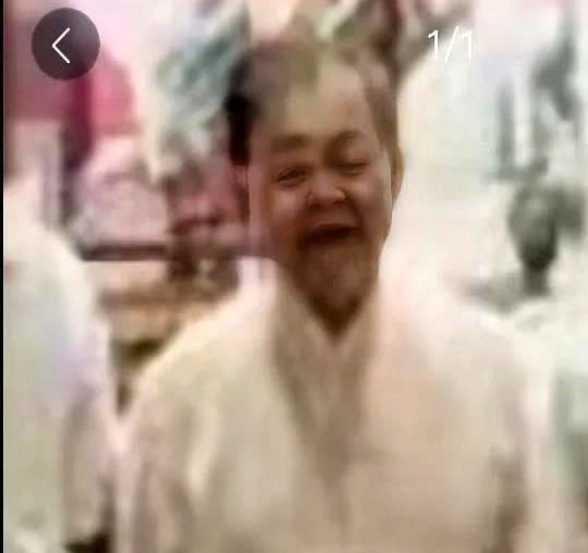 刘晓庆现任老公不是傻是糊涂，现在更是老糊涂。

从开始追刘晓庆到现在已耗费了
