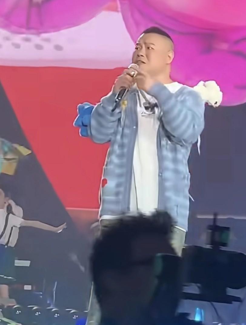 相声演员郭德纲的爱徒岳云鹏开演唱会了，你赞成吗？我觉得吧 ，挺好 ，作为岳云鹏本