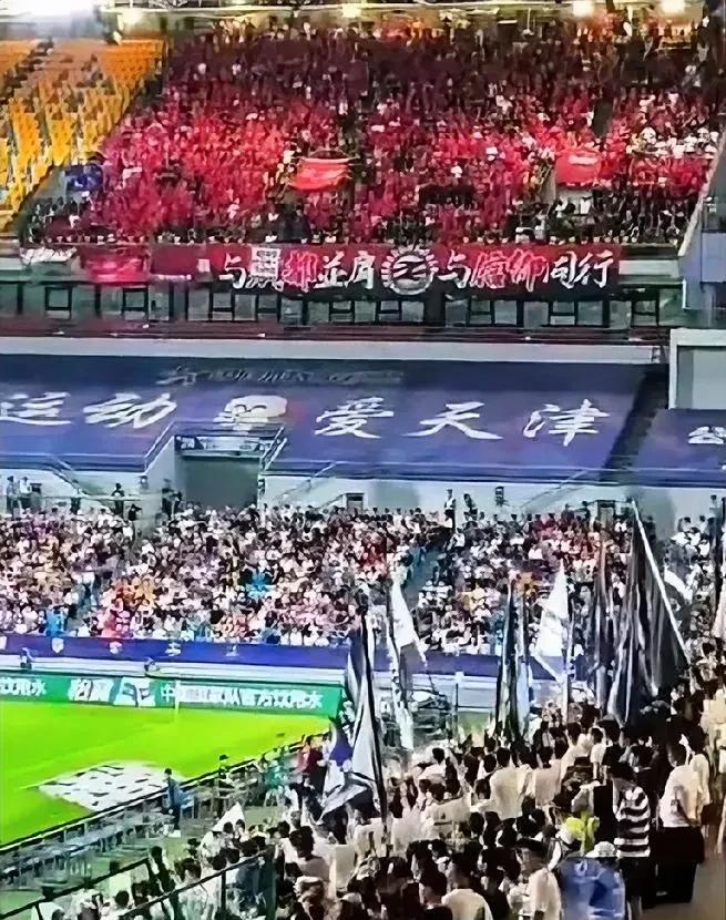 天津球迷这集体对成都球迷高喊“闭嘴同xL”确实太过分了，不能赢了球却丢了人品。