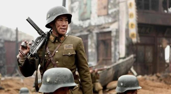 1943年11月，常德会战时，日军在战场时发现了一具白人军官的尸体。通过证件得知