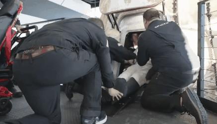 滞留国际空间站长达286天的这两名美国宇航员终于被马斯克的龙飞船接回来了，而在他