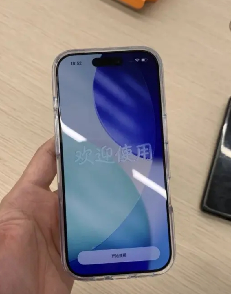5499 17基础版拿到了，想问尽管问
120HZ高刷确实舒服
基础版是铝金属边