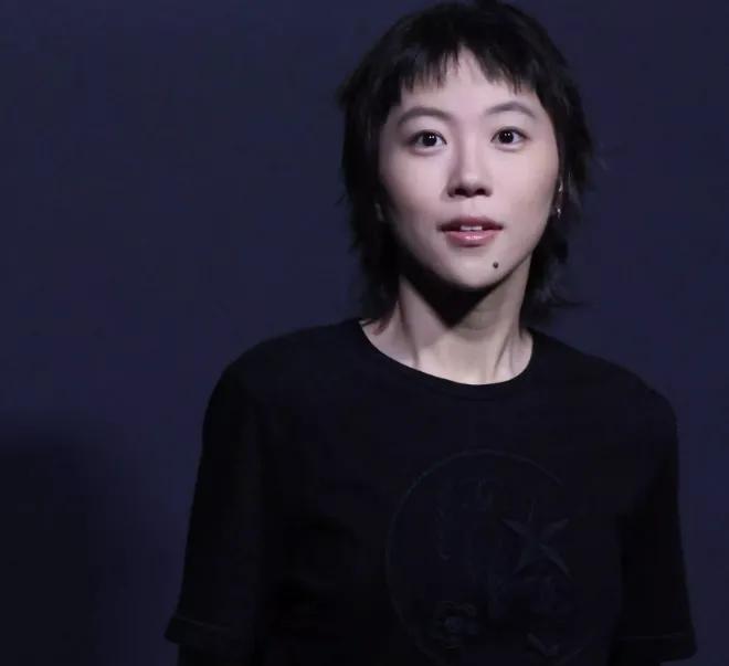 放眼整个娱乐圈的所有星二代，拥有最多妹妹的你们知道是谁吗？
答案对很多人来说可能