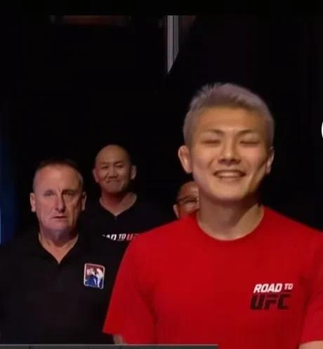 中村京一郎在UFC精英之路一场比赛就让大家对他刮目相看，觉得他和其他日本选手不一