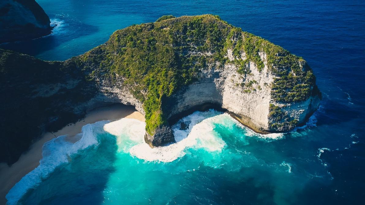巴厘岛隐藏秘境大公开！人少海滩、海边秋千、雨林瀑布…每一刻都美到爆