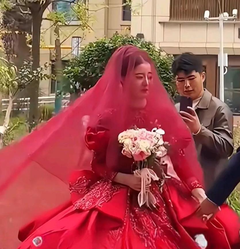 “我一直觉得结婚后，好累……一个人在外面打工，有老婆跟没老婆一样，孩子也不亲，一